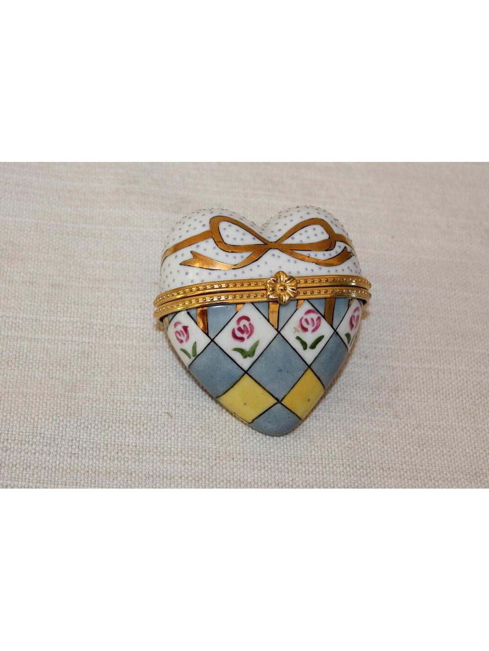 Vintage Ceramic Heart Shaped Trinket Box Floral Harlequin Gold Trim Hinged - Picture 1 of 3
